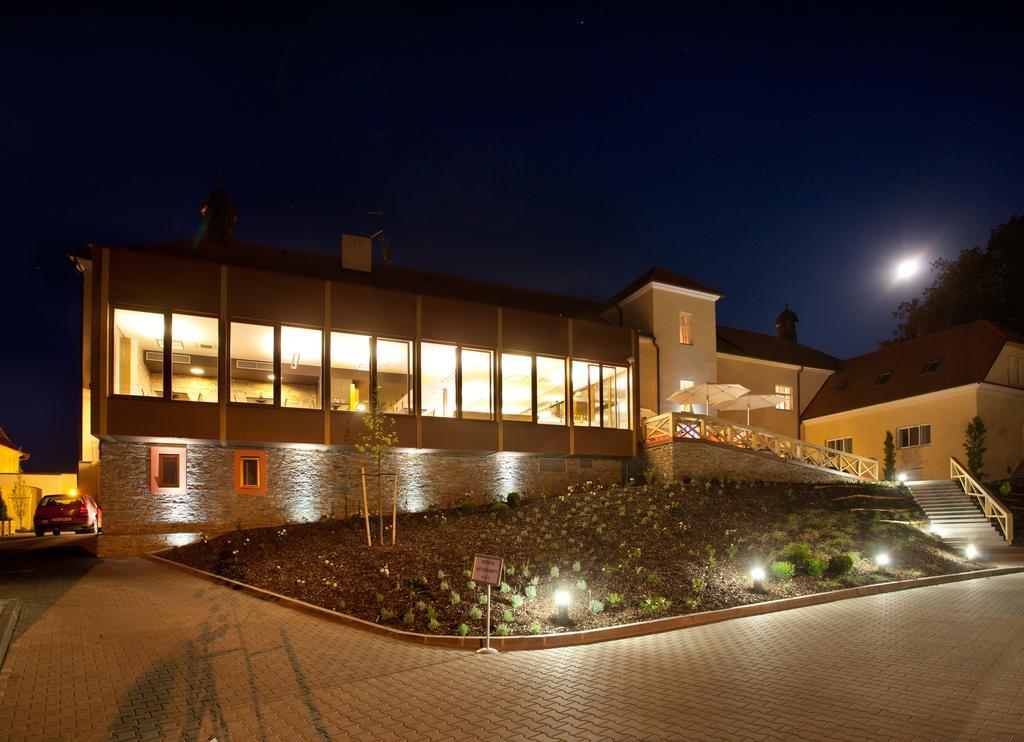 Hotel Pod Zamkem Boskovice Exterior foto